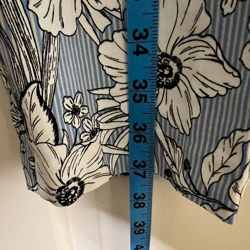 Versona modern size 16 blue w/white flowers - Picture 9 of 9